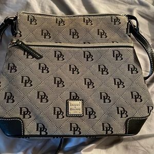 Dooney & Bourke quilted cross body purse